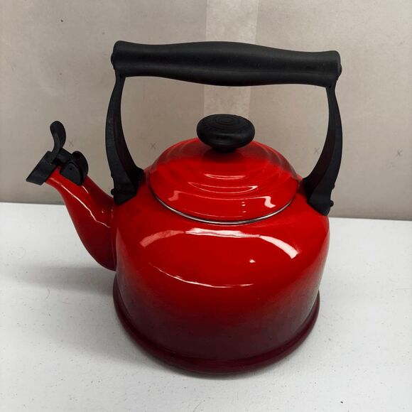 Le Creuset Red Orange Enamel Steel 2.2 Quarts Whistling Tea Pot Hot Water Kettle - Picture 4 of 11